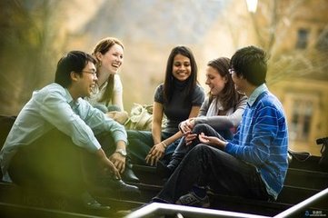 年輕人應(yīng)該怎樣去追求自己的價值