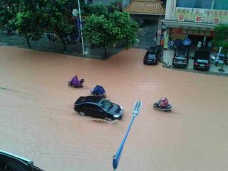 暴雨水浸情況下應(yīng)該如何避免危險